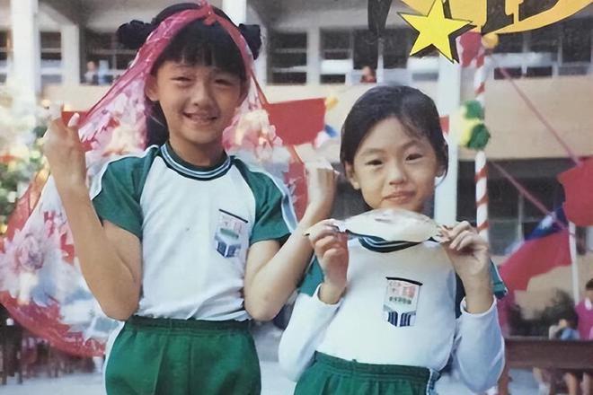 汪小菲春节陪女儿溜冰，女儿与新女友相处融洽像一家三口