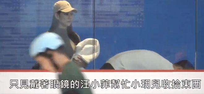 汪小菲春节陪女儿溜冰，女儿与新女友相处融洽像一家三口