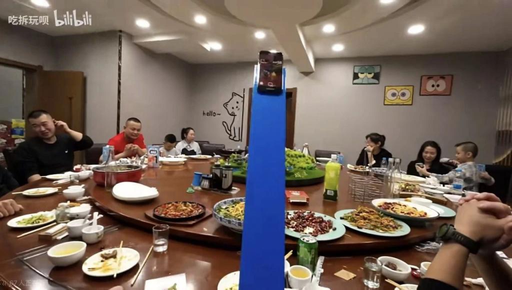 10 年旧手机闲置没价值？网友把它们玩出了花！