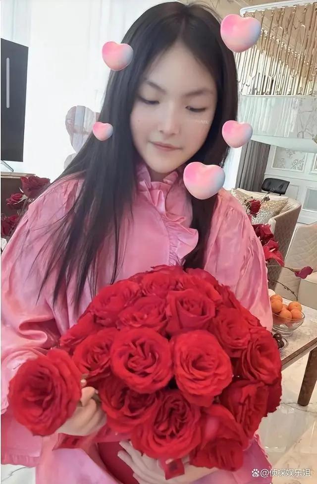 李湘女儿晒自拍，曝光自家豪宅内景，又大又宽敞羡煞旁人