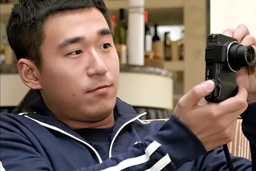 这次，不会有人管张默了！定居泰国的他，张国立也实属无奈