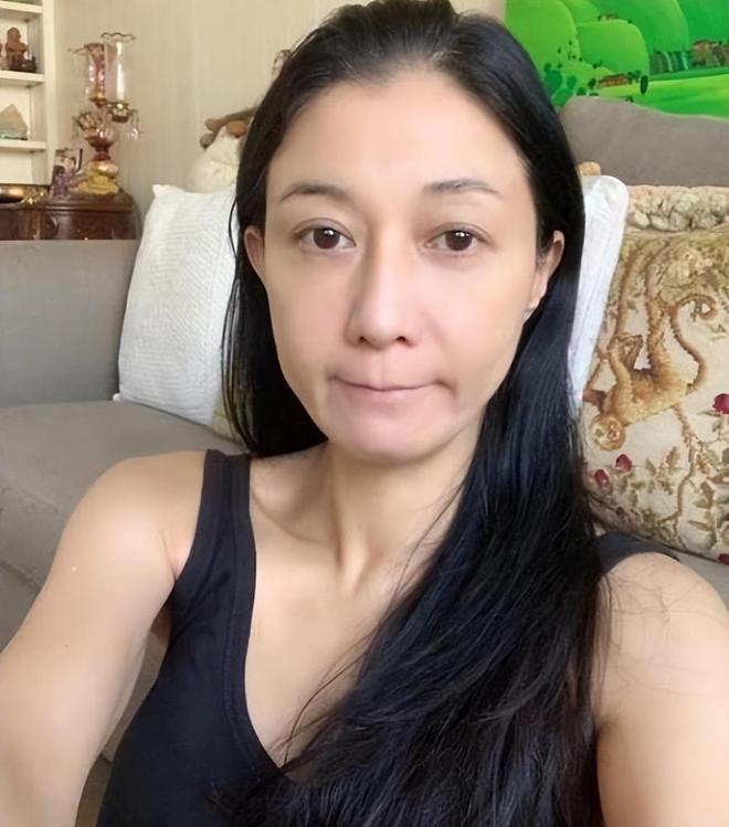 恭喜！吴绮莉和小龙女关系正式破冰，母女有望在香港团聚