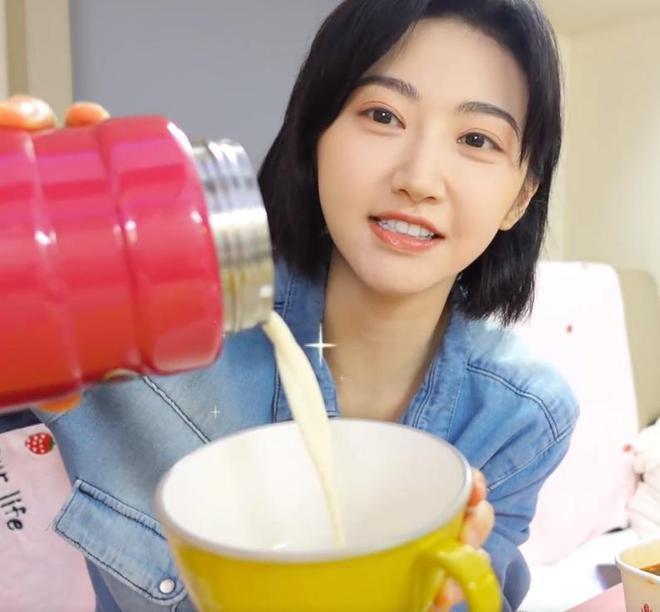 明星剧组伙食揭秘！景甜太丰盛，张予曦妈妈跟组做饭