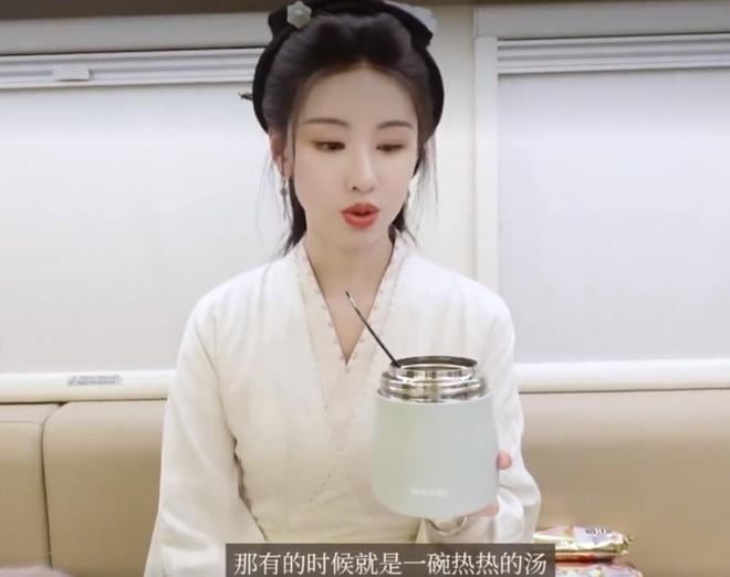 明星剧组伙食揭秘！景甜太丰盛，张予曦妈妈跟组做饭