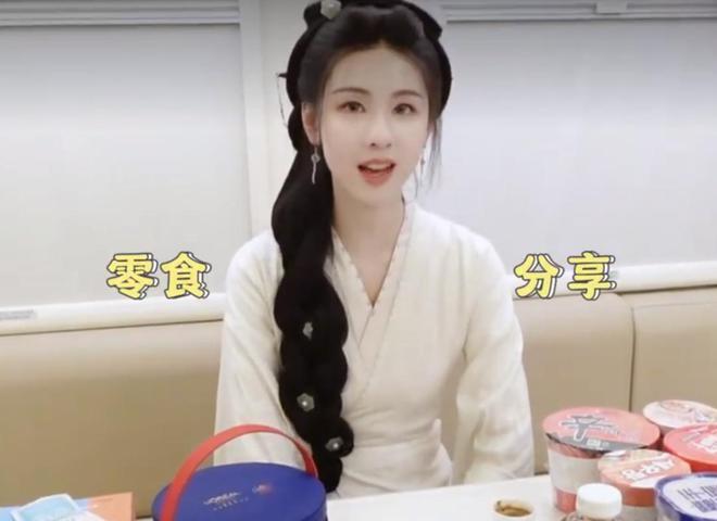 明星剧组伙食揭秘！景甜太丰盛，张予曦妈妈跟组做饭