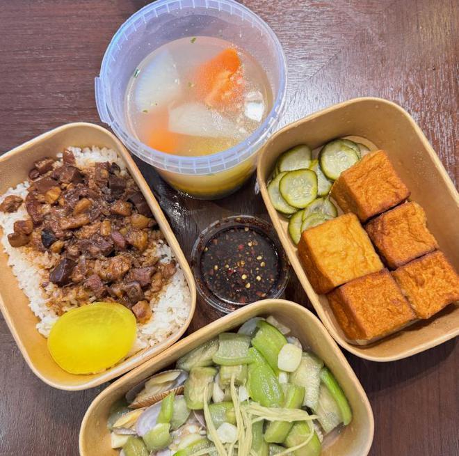 明星剧组伙食揭秘！景甜太丰盛，张予曦妈妈跟组做饭