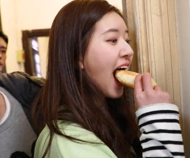 明星剧组伙食揭秘！景甜太丰盛，张予曦妈妈跟组做饭