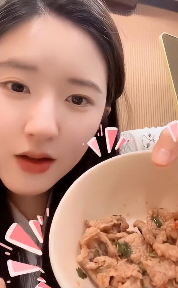 明星剧组伙食揭秘！景甜太丰盛，张予曦妈妈跟组做饭