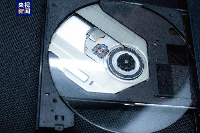 我国光存储领域重大突破！“超级光盘”诞生！存储容量是普通光盘上万倍，还能降低GPT成本……