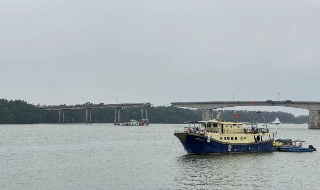 广州一大桥被船只撞断，近年中国船撞桥风险正持续上升