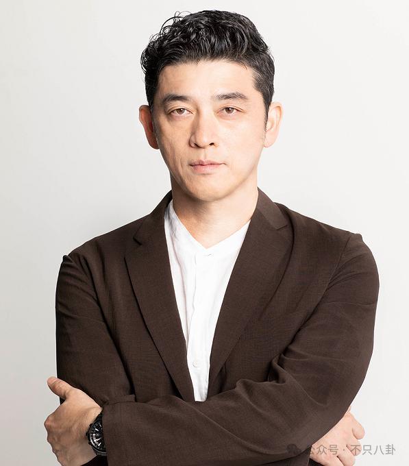 性侵并骚扰过至少7位女孩啊，他这次终于被警察抓了！