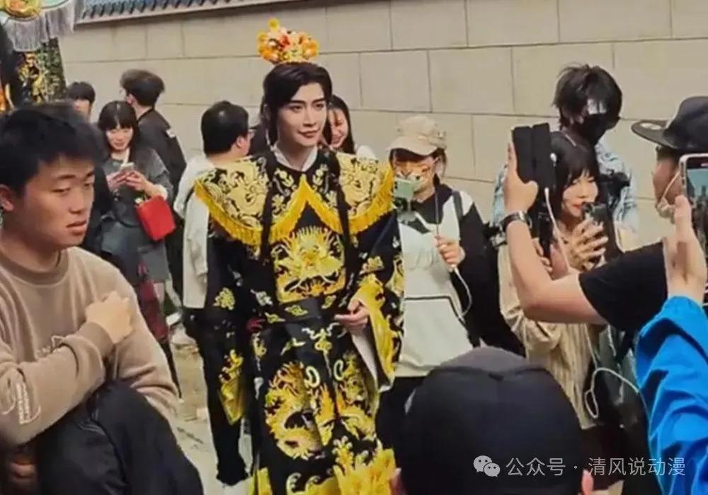 网红cos赵世子抢神明香火被骂惨，网友：刘涛演妈祖还要请示