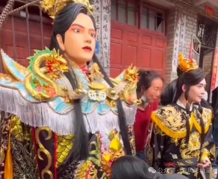 网红cos赵世子抢神明香火被骂惨，网友：刘涛演妈祖还要请示