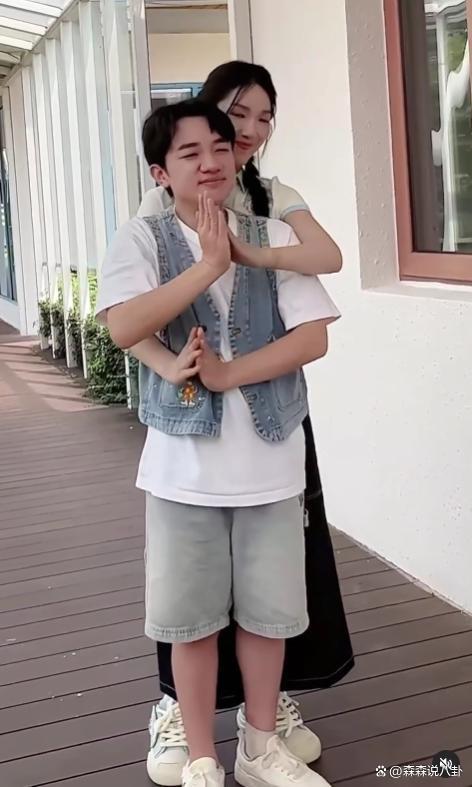 王祖蓝自曝5岁长女身高快要赶上他，倍感压力偷偷穿增高鞋