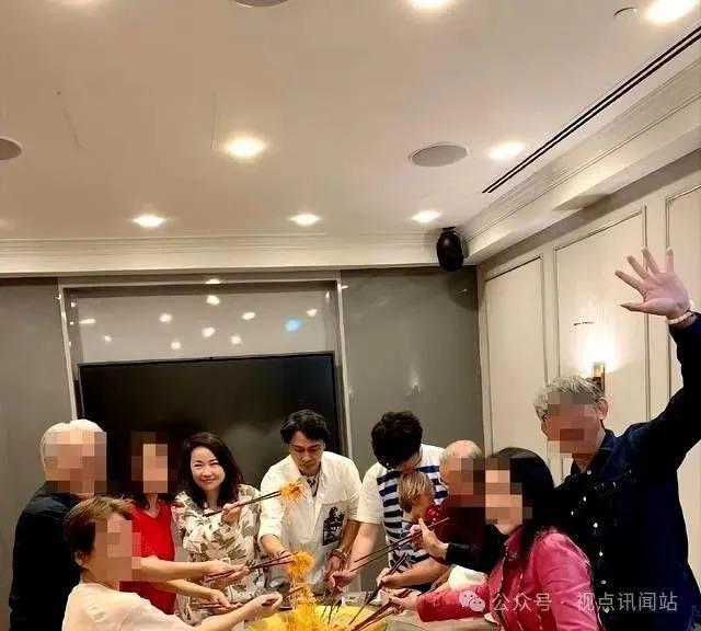 吴镇宇回老婆娘家过年！15岁费曼垂头丧气疑患社恐