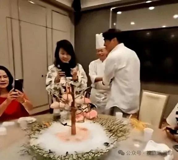 吴镇宇回老婆娘家过年！15岁费曼垂头丧气疑患社恐