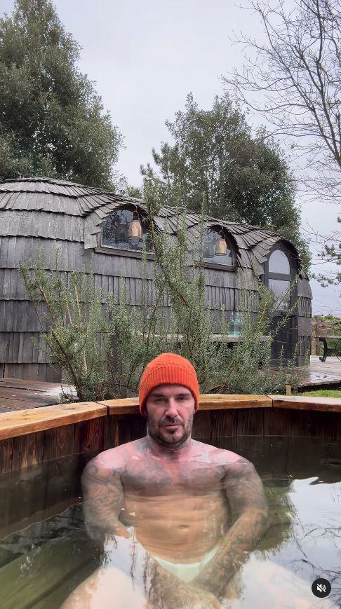 贝嫂突发意外受重伤,如今得靠拐杖行走.