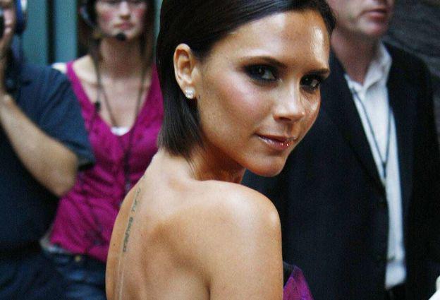 贝嫂突发意外受重伤,如今得靠拐杖行走.