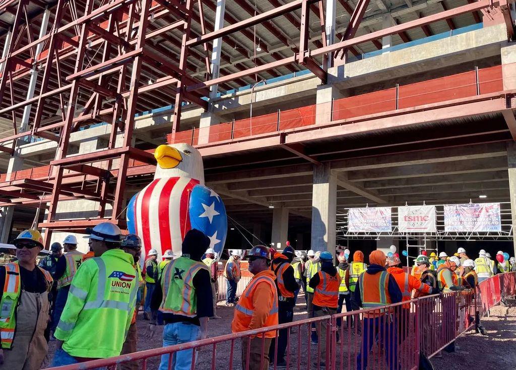 台积电传喜报：美国亚利桑那州第二晶圆厂庆祝“封顶”里程碑