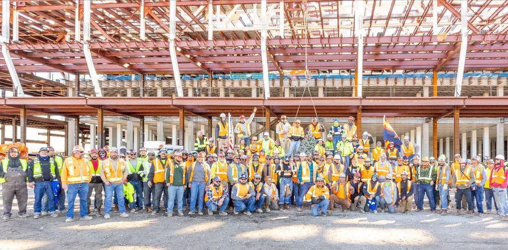 台积电传喜报：美国亚利桑那州第二晶圆厂庆祝“封顶”里程碑