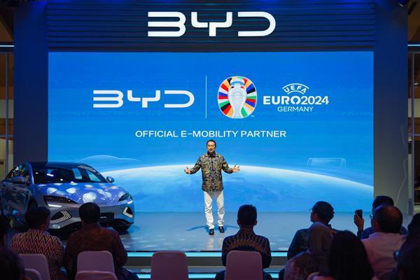 比亚迪四款车型亮相印尼国际车展:海豚20万元 海豹30万