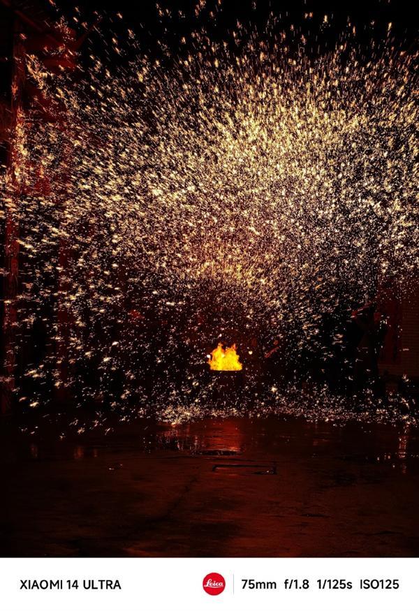 张颂文用上最新小米14 Ultra 晒舞龙、铁花照片惊艳