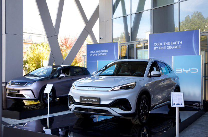 比亚迪匈牙利首批乘用车开启交付，今年年底要在当地开 6 家店