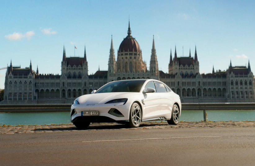 比亚迪匈牙利首批乘用车开启交付，今年年底要在当地开 6 家店