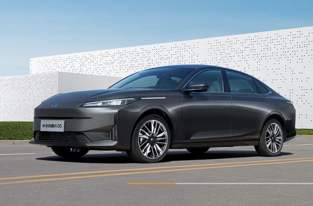 长安汽车：2024 年冲刺 280 万辆销量目标，与华为合作顺利推进中