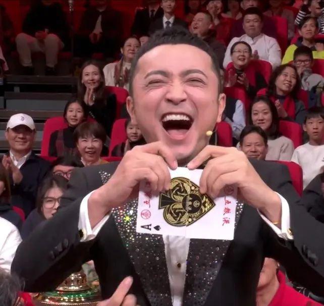 尼格买提的牌对上了