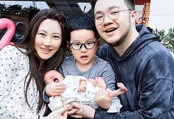 与婆婆宋丹丹处成姐妹，嫁小7岁巴图半年赚3600万，王博谷不简单