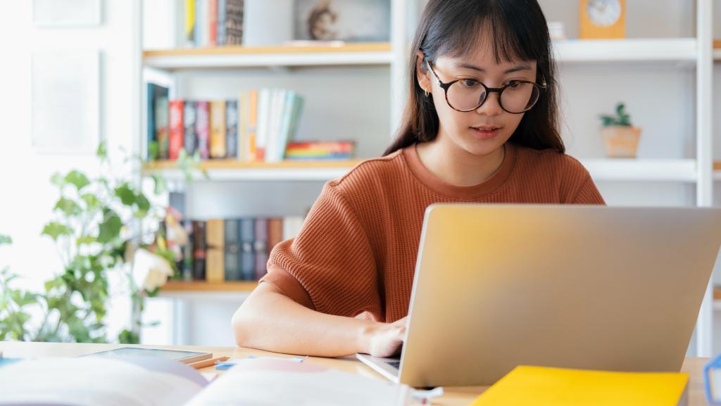 知识付费，让年轻人无法自拔的“情绪保健”