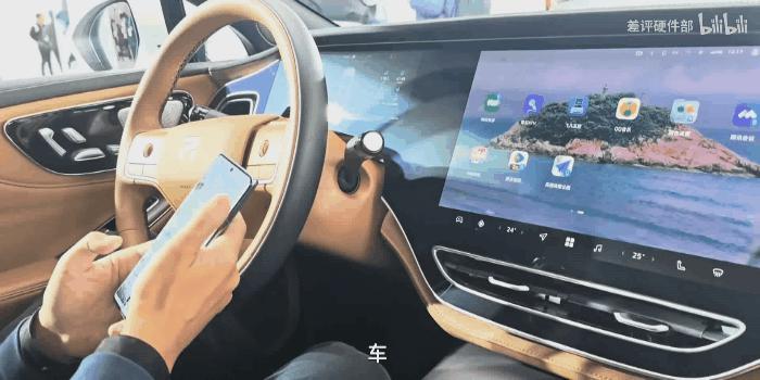 大厂们都在押注的 AI 手机，到底是噱头还是未来？