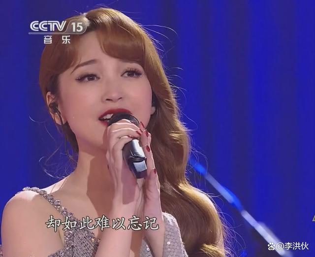 金莎声称接受与小男友饰演母子，被调侃“依旧努力爱”