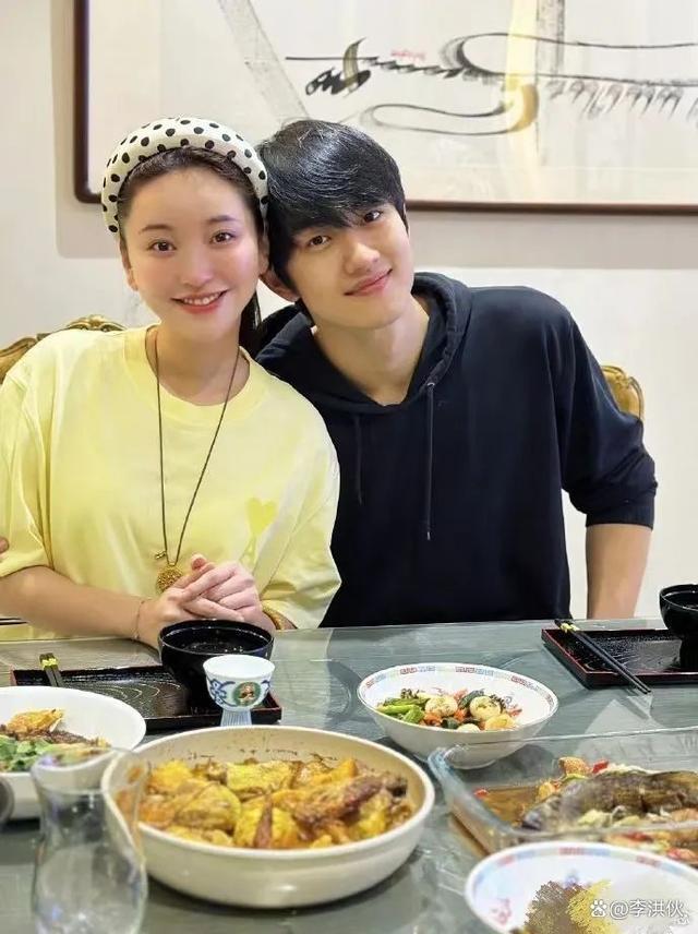 金莎声称接受与小男友饰演母子，被调侃“依旧努力爱”