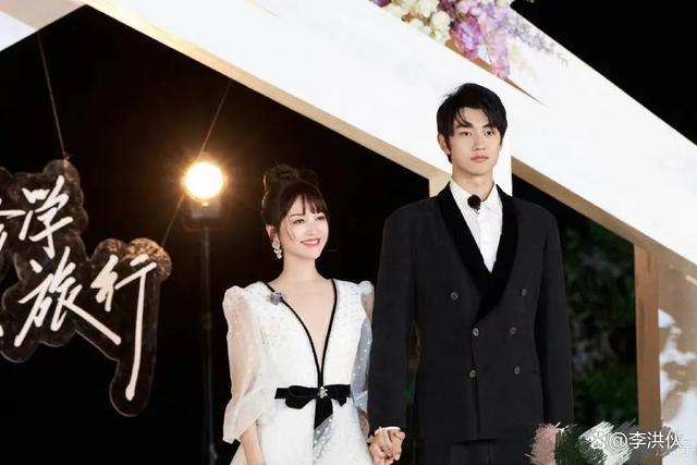 金莎声称接受与小男友饰演母子，被调侃“依旧努力爱”