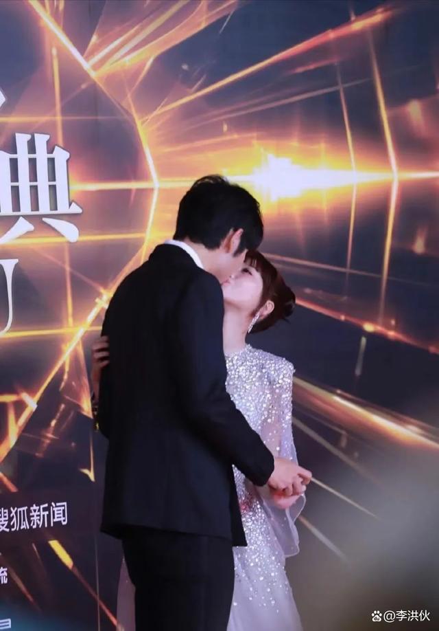 金莎声称接受与小男友饰演母子，被调侃“依旧努力爱”