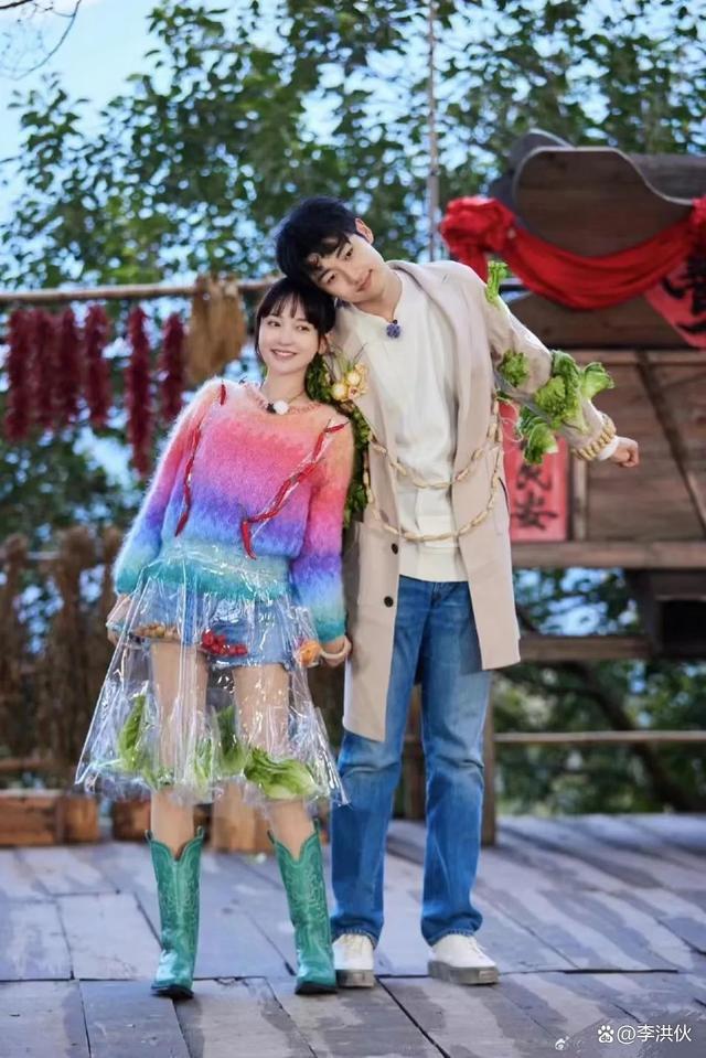 金莎声称接受与小男友饰演母子，被调侃“依旧努力爱”