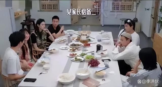 金莎声称接受与小男友饰演母子，被调侃“依旧努力爱”