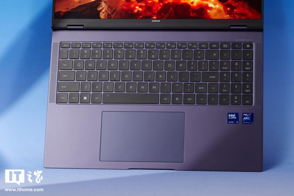 荣耀 MagicBook Pro 16 游戏本图赏：始于颜值，终于性能