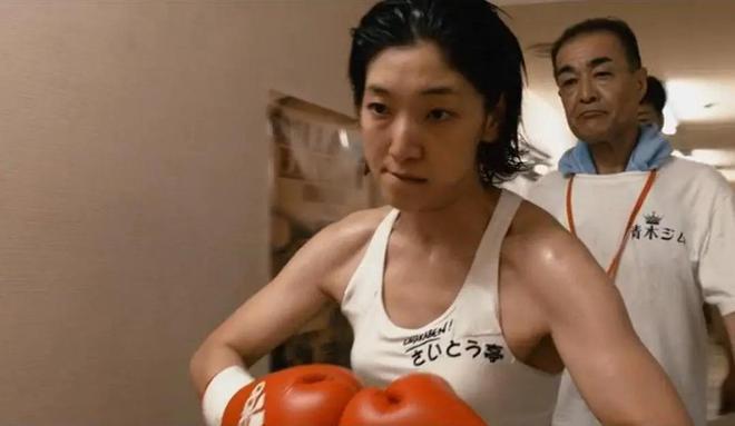 安藤樱对比贾玲，老天爷赏饭吃与科班演技差距一目了然