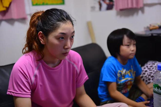 安藤樱对比贾玲，老天爷赏饭吃与科班演技差距一目了然