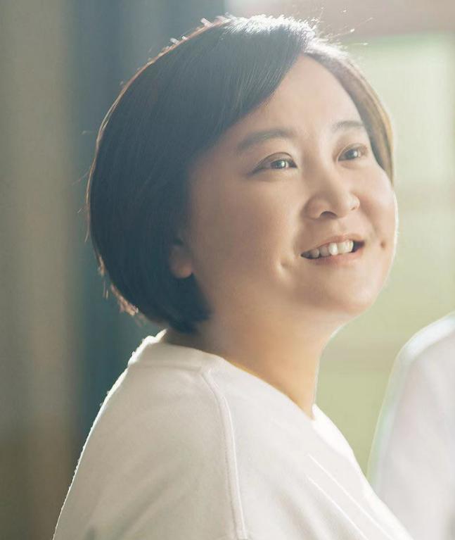 安藤樱对比贾玲，老天爷赏饭吃与科班演技差距一目了然