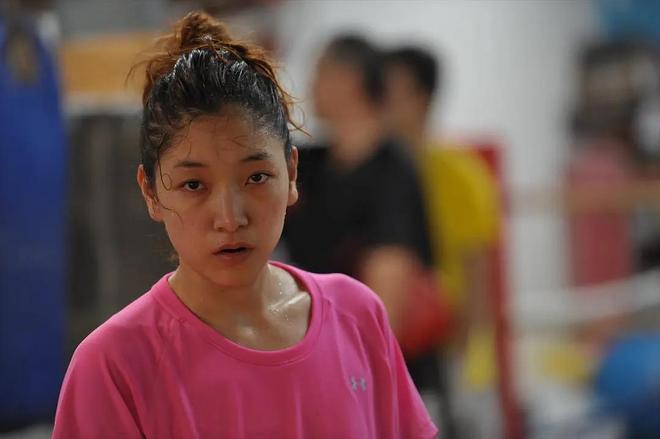 安藤樱对比贾玲，老天爷赏饭吃与科班演技差距一目了然