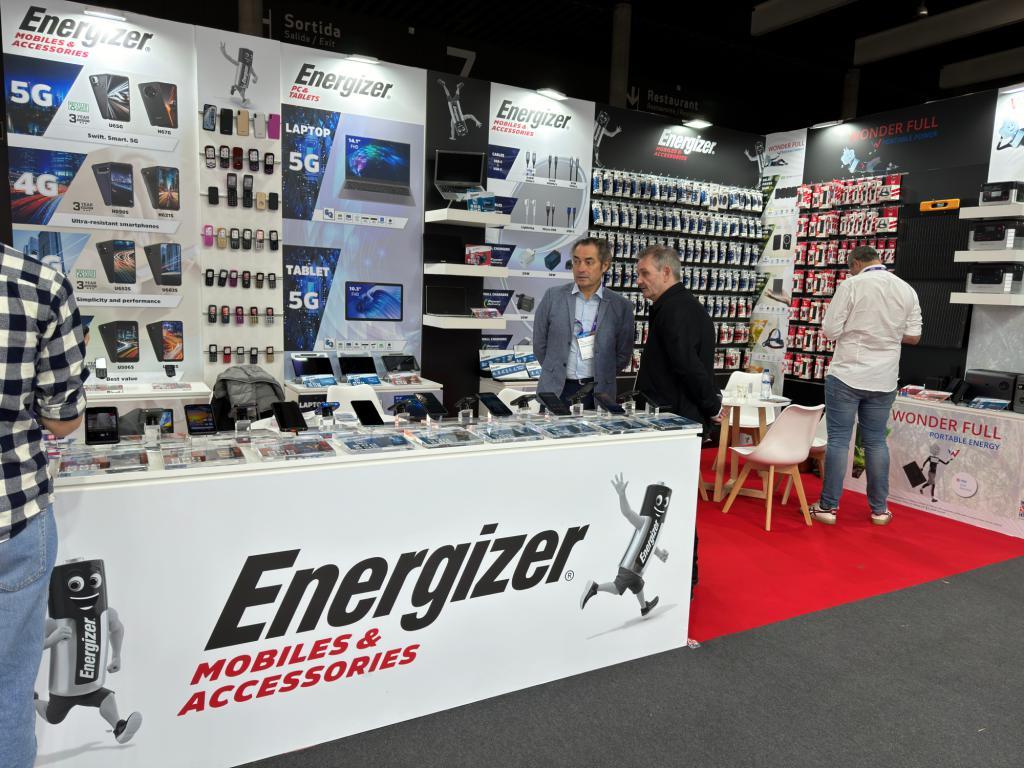 28000mAh手机来了？AI时代手机电池越大越好