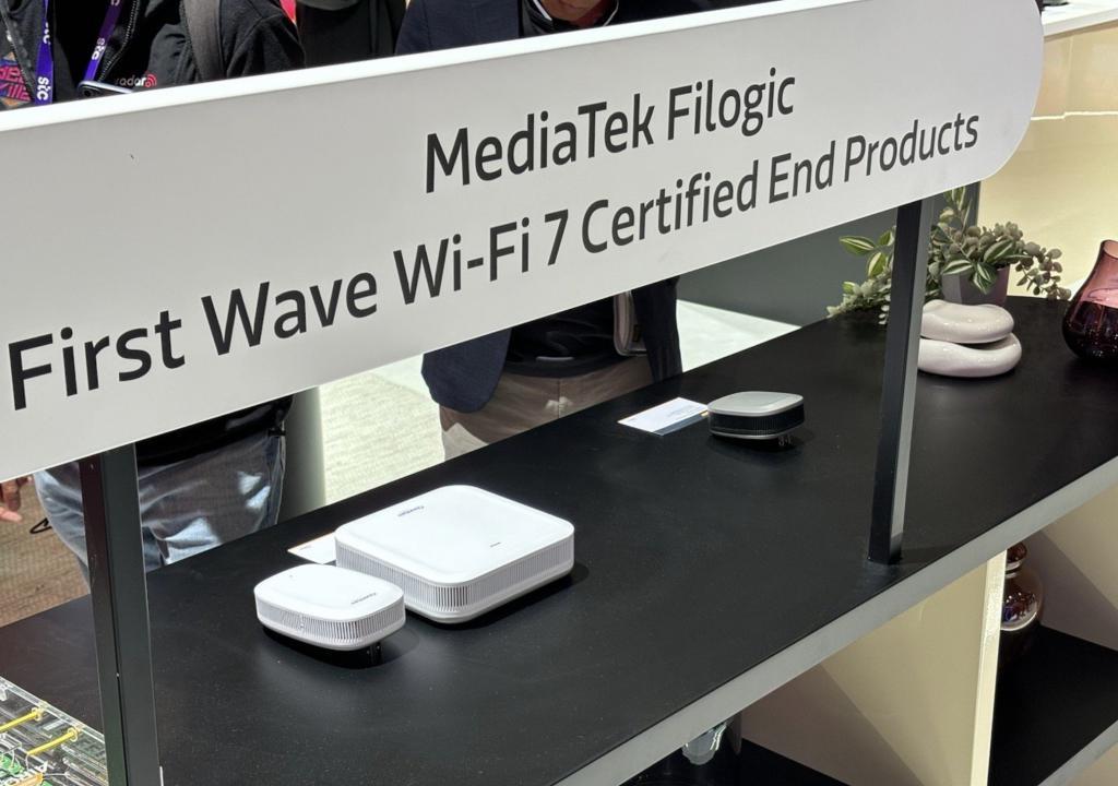 暴走3万步看透MWC ：国产品牌占C位，AI硬件浪潮澎湃