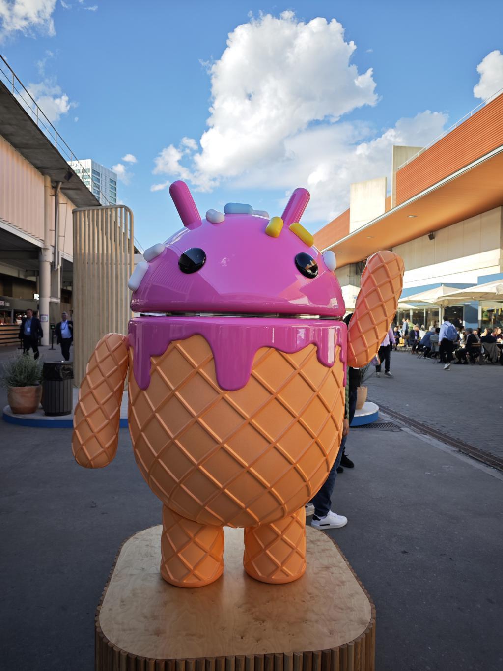 暴走3万步看透MWC ：国产品牌占C位，AI硬件浪潮澎湃