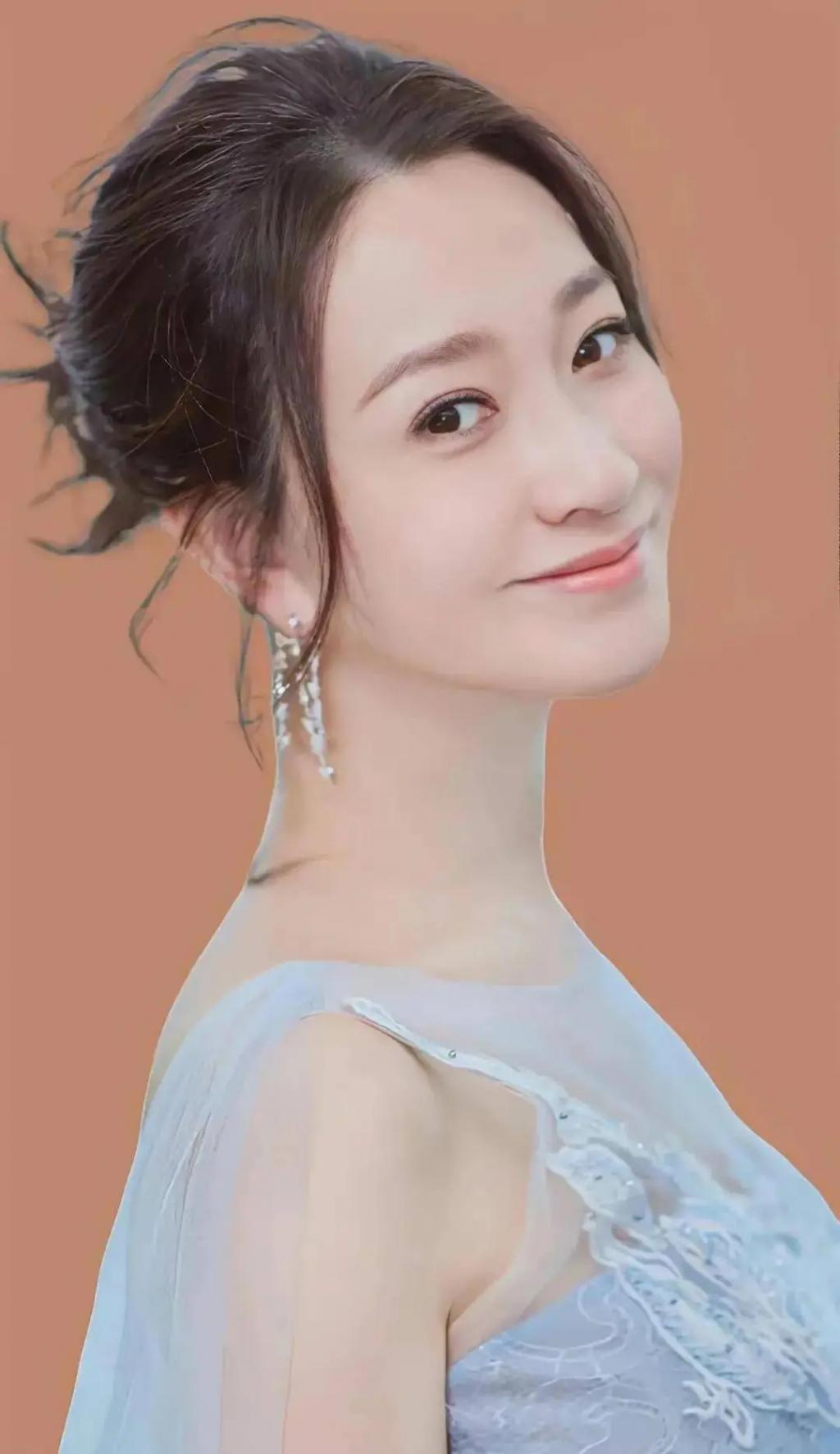 李小冉被赞人间清醒，情路坎坷的她终于翻身了？