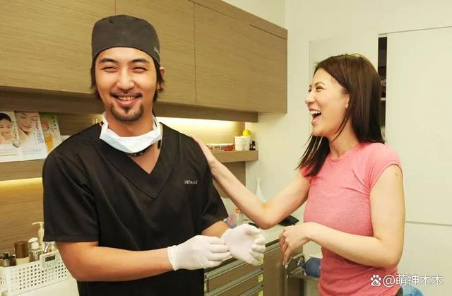 汪小菲女友被曝曾婚内出轨,还遭业主投诉,大S闺蜜笃定不会结婚