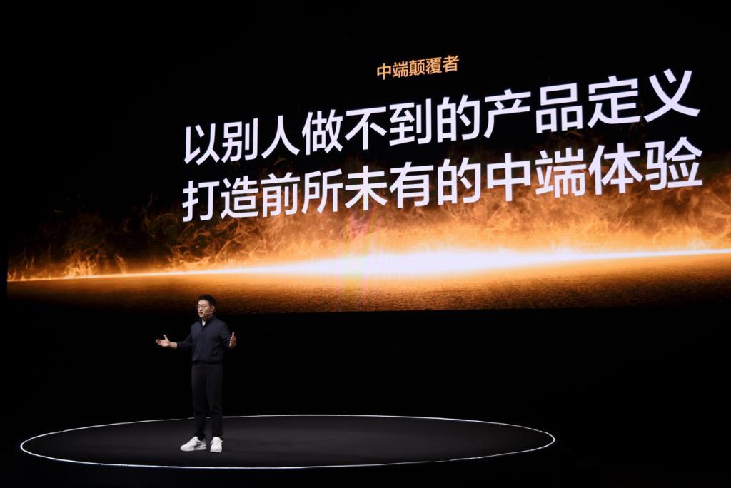 真我12 Pro 正式发布，超光影潜望 大师奢表设计仅1599元起